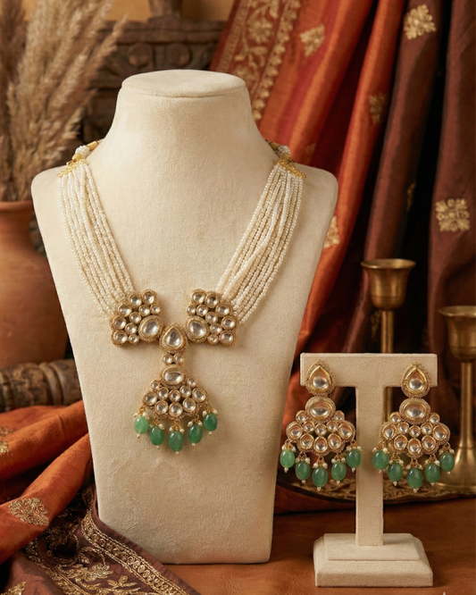 Aarna Pearl Haar Set