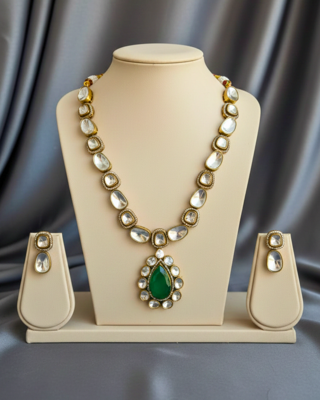 Emerald Aura Pendant Necklace Set