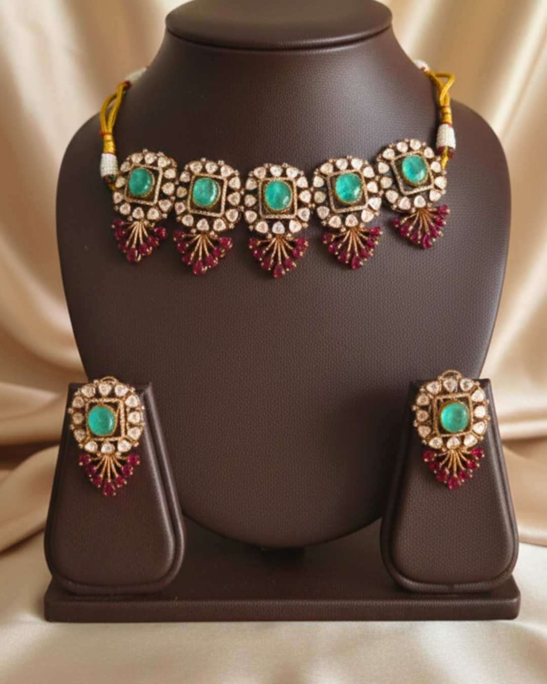Navratna Shahi Choker