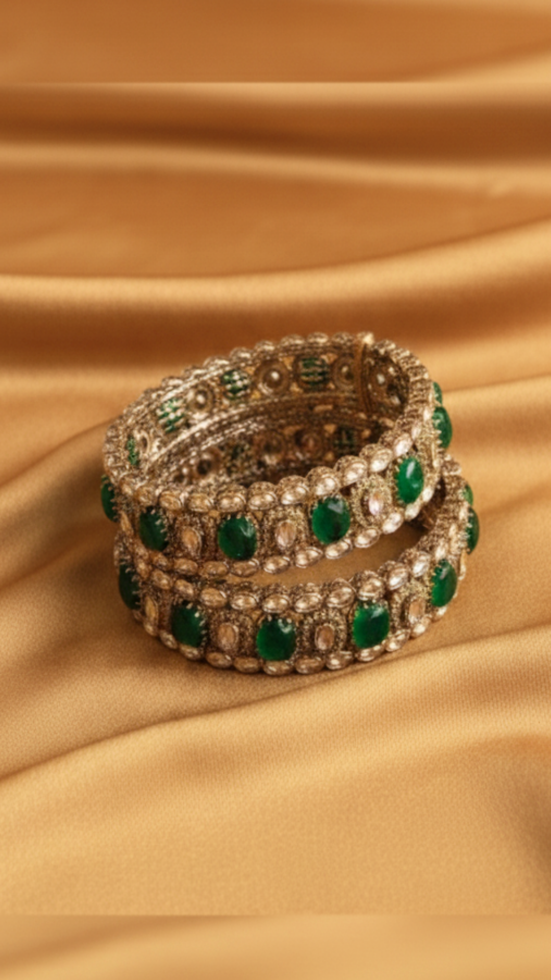 Emerald Noor Kada